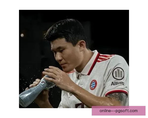 于帕梅卡诺与金玟哉组合难掩防线隐患拜仁后防稳定性仍待检验